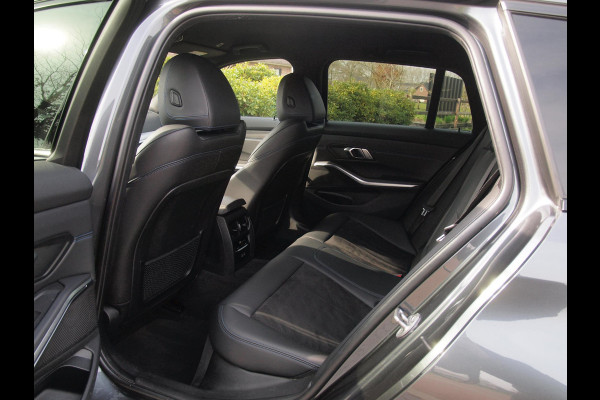 BMW 3 Serie Touring 318i Business Edition | M-pakket | Sfeerverlichting | Automaat | Apple Carplay | NL-Auto |