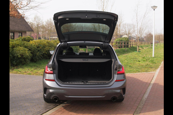 BMW 3 Serie Touring 318i Business Edition | M-pakket | Sfeerverlichting | Automaat | Apple Carplay | NL-Auto |