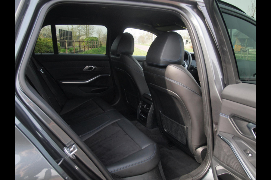BMW 3 Serie Touring 318i Business Edition | M-pakket | Sfeerverlichting | Automaat | Apple Carplay | NL-Auto |