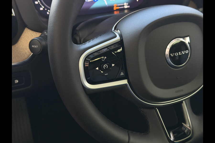 Volvo XC60 2.0 T6 AWD ULTRA DARK NW MODEL ELEK.TREKHAAK HARMAN KARDON HEADUP 360.CAM LEER SCHUIFDAK PHEV Plug in Hybrid ✅ Top Auto's Wijchen ,  Altijd een Ruim aanbod van Volvo's i  BUSINESS / CORE / BRIGHT / DARK / ULTRA DARK / PLUS DARK / BLACK EDITION  / ESSENTIAL / T6 / T8 ✅