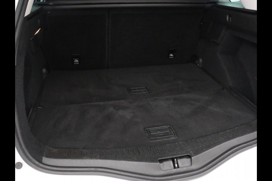 Renault Mégane 1.2 TCe Limited | Trekhaak | Carplay | Navigatie | Keyless | Climate control | DAB | Parkeerhulp | Cruise control | Bluetooth | Getint glas