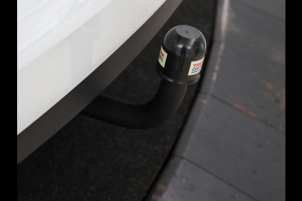 Renault Mégane 1.2 TCe Limited | Trekhaak | Carplay | Navigatie | Keyless | Climate control | DAB | Parkeerhulp | Cruise control | Bluetooth | Getint glas