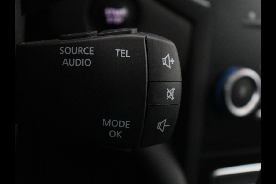 Renault Mégane 1.2 TCe Limited | Trekhaak | Carplay | Navigatie | Keyless | Climate control | DAB | Parkeerhulp | Cruise control | Bluetooth | Getint glas