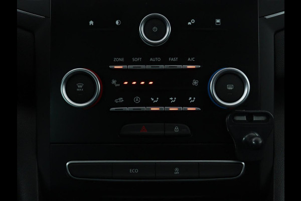 Renault Mégane 1.2 TCe Limited | Trekhaak | Carplay | Navigatie | Keyless | Climate control | DAB | Parkeerhulp | Cruise control | Bluetooth | Getint glas