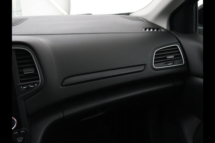 Renault Mégane 1.2 TCe Limited | Trekhaak | Carplay | Navigatie | Keyless | Climate control | DAB | Parkeerhulp | Cruise control | Bluetooth | Getint glas
