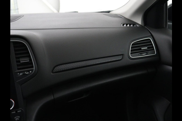 Renault Mégane 1.2 TCe Limited | Trekhaak | Carplay | Navigatie | Keyless | Climate control | DAB | Parkeerhulp | Cruise control | Bluetooth | Getint glas