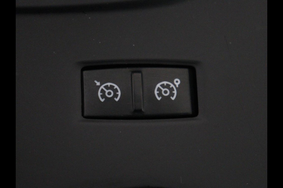 Renault Mégane 1.2 TCe Limited | Trekhaak | Carplay | Navigatie | Keyless | Climate control | DAB | Parkeerhulp | Cruise control | Bluetooth | Getint glas