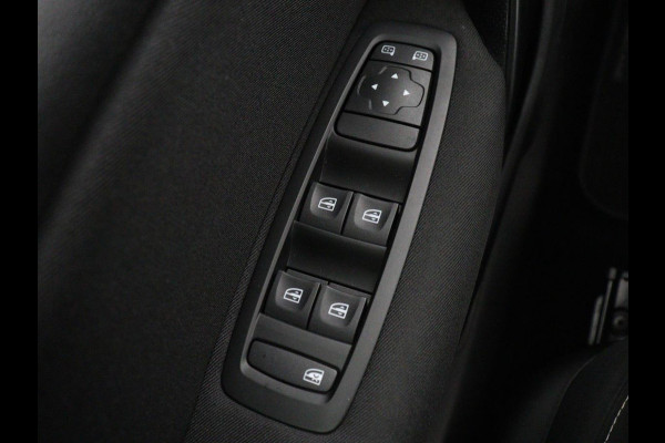 Renault Mégane 1.2 TCe Limited | Trekhaak | Carplay | Navigatie | Keyless | Climate control | DAB | Parkeerhulp | Cruise control | Bluetooth | Getint glas