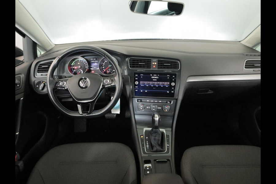 Volkswagen e-Golf E-DITION 136 pk | SOH 94%| Navigatie | Parkeersensoren | Adaptieve cruise control | LED koplampen |Apple Carplay/Android Auto |
