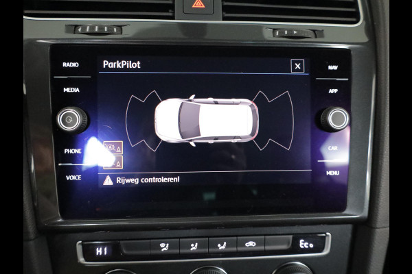 Volkswagen e-Golf E-DITION 136 pk | SOH 94%| Navigatie | Parkeersensoren | Adaptieve cruise control | LED koplampen |Apple Carplay/Android Auto |