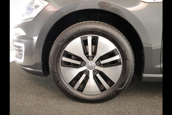 Volkswagen e-Golf E-DITION 136 pk | SOH 94%| Navigatie | Parkeersensoren | Adaptieve cruise control | LED koplampen |Apple Carplay/Android Auto |