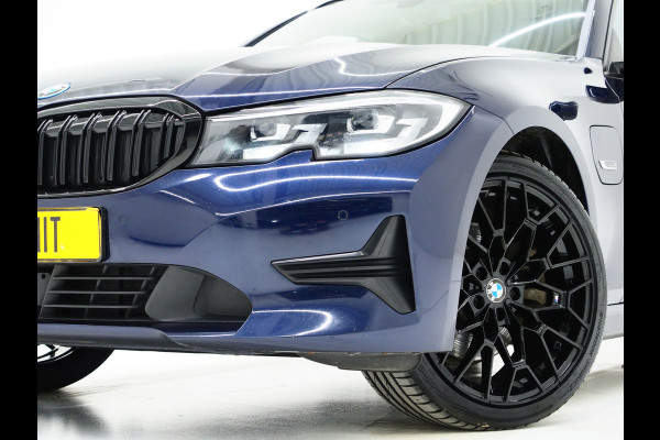 BMW 3 Serie Touring 320e Shadow Line | Trekhaak | Adaptive Cruise | Memory | Stoelverwarming | PDC | Dodehoek | Carplay