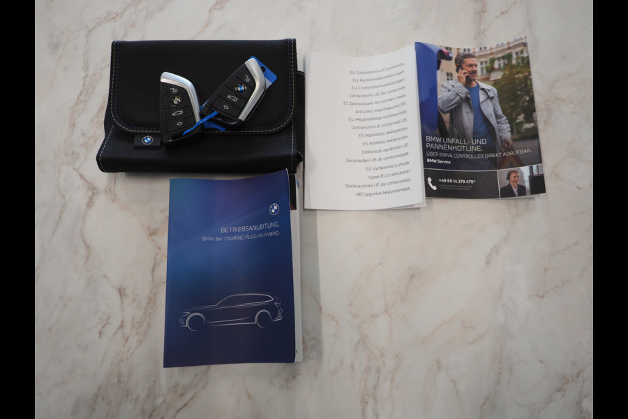 BMW 3 Serie Touring 320e Shadow Line | Trekhaak | Adaptive Cruise | Memory | Stoelverwarming | PDC | Dodehoek | Carplay