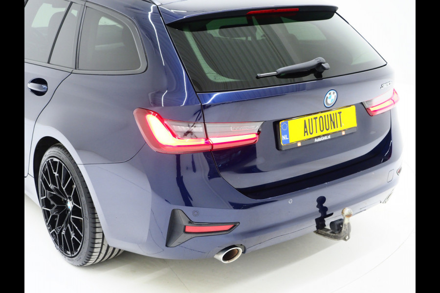 BMW 3 Serie Touring 320e Shadow Line | Trekhaak | Adaptive Cruise | Memory | Stoelverwarming | PDC | Dodehoek | Carplay