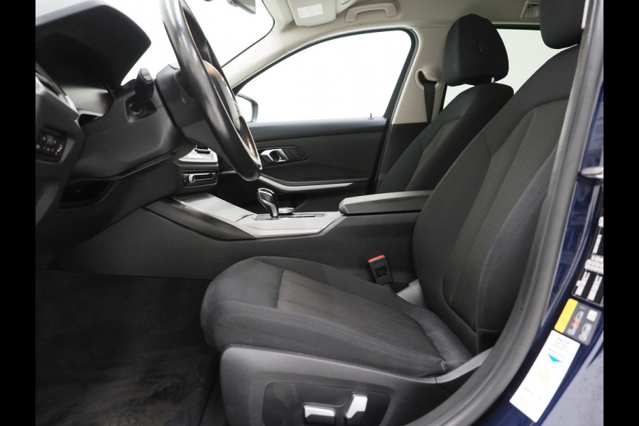 BMW 3 Serie Touring 320e Shadow Line | Trekhaak | Adaptive Cruise | Memory | Stoelverwarming | PDC | Dodehoek | Carplay