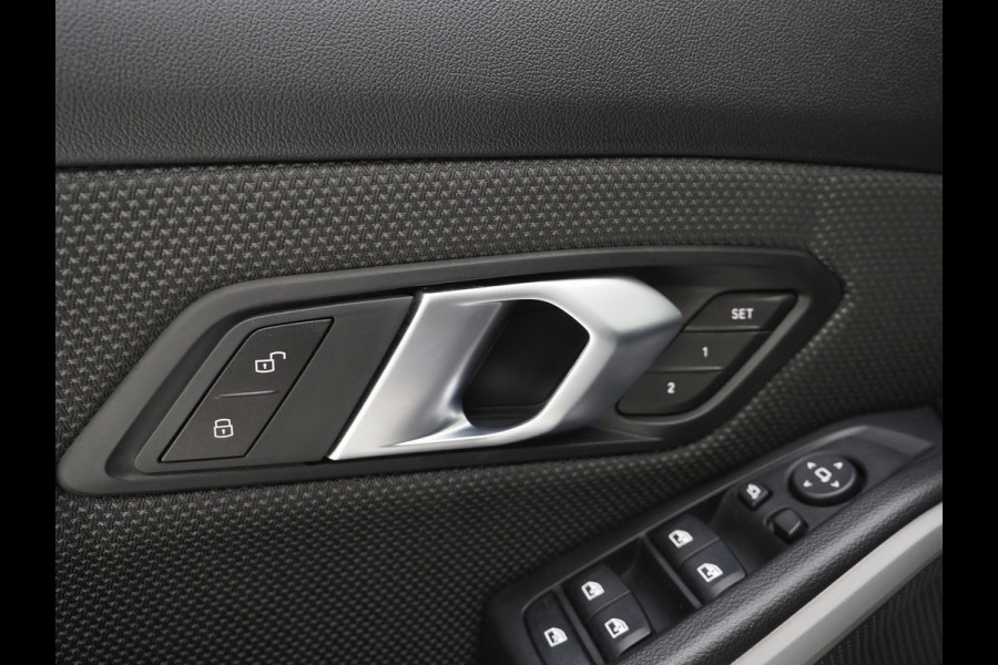 BMW 3 Serie Touring 320e Shadow Line | Trekhaak | Adaptive Cruise | Memory | Stoelverwarming | PDC | Dodehoek | Carplay