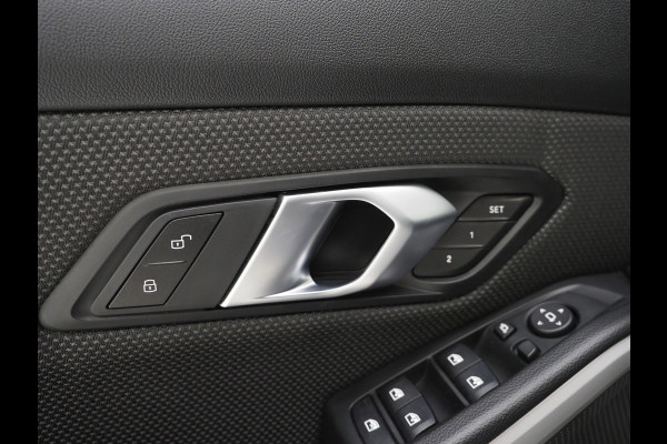BMW 3 Serie Touring 320e Shadow Line | Trekhaak | Adaptive Cruise | Memory | Stoelverwarming | PDC | Dodehoek | Carplay