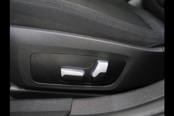 BMW 3 Serie Touring 320e Shadow Line | Trekhaak | Adaptive Cruise | Memory | Stoelverwarming | PDC | Dodehoek | Carplay