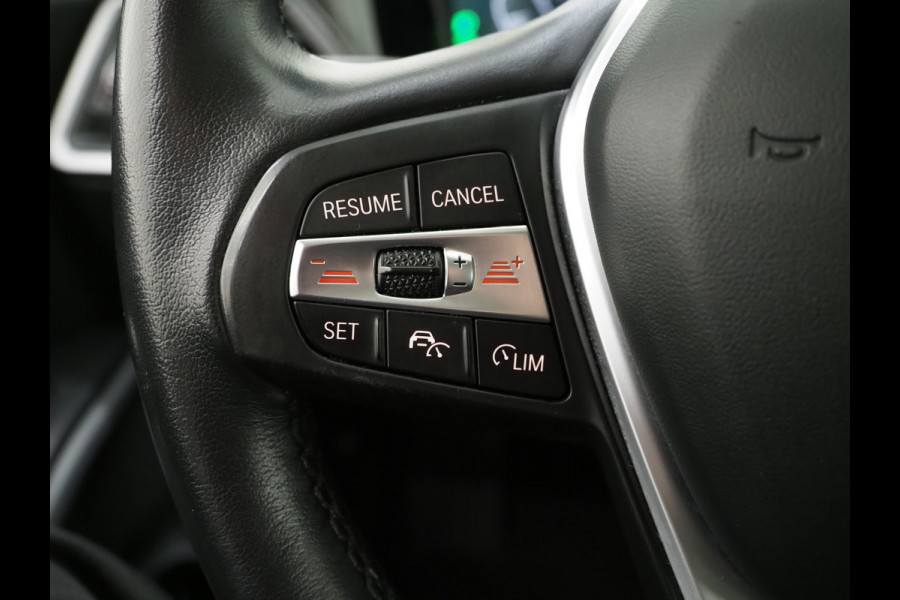 BMW 3 Serie Touring 320e Shadow Line | Trekhaak | Adaptive Cruise | Memory | Stoelverwarming | PDC | Dodehoek | Carplay