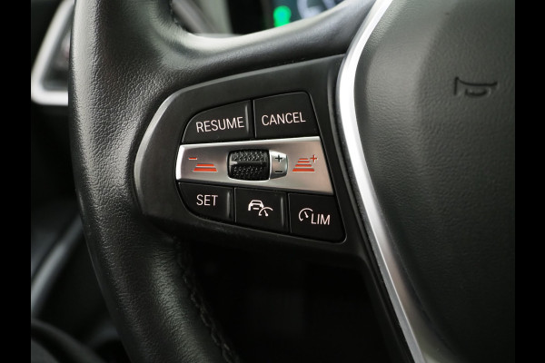 BMW 3 Serie Touring 320e Shadow Line | Trekhaak | Adaptive Cruise | Memory | Stoelverwarming | PDC | Dodehoek | Carplay