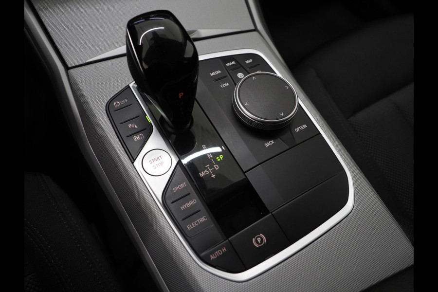 BMW 3 Serie Touring 320e Shadow Line | Trekhaak | Adaptive Cruise | Memory | Stoelverwarming | PDC | Dodehoek | Carplay
