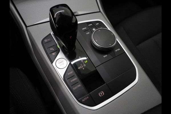 BMW 3 Serie Touring 320e Shadow Line | Trekhaak | Adaptive Cruise | Memory | Stoelverwarming | PDC | Dodehoek | Carplay