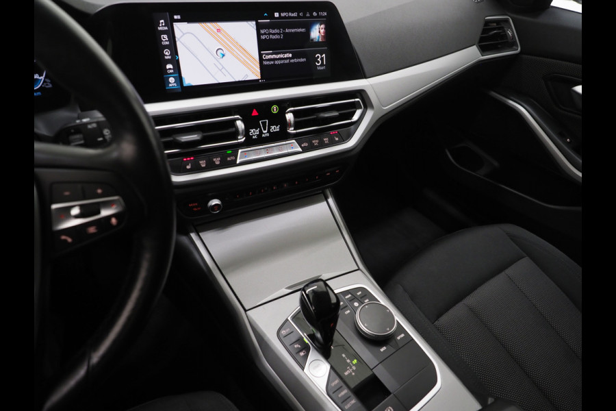 BMW 3 Serie Touring 320e Shadow Line | Trekhaak | Adaptive Cruise | Memory | Stoelverwarming | PDC | Dodehoek | Carplay