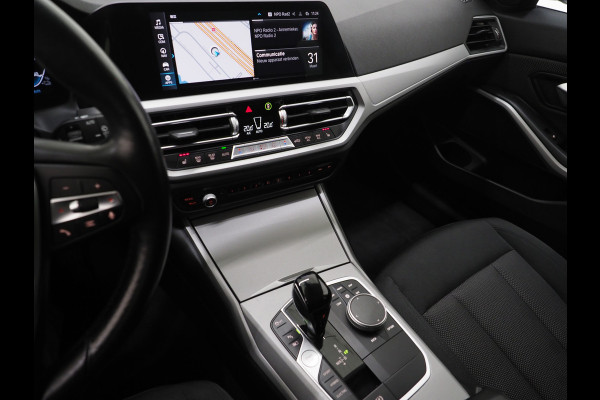 BMW 3 Serie Touring 320e Shadow Line | Trekhaak | Adaptive Cruise | Memory | Stoelverwarming | PDC | Dodehoek | Carplay