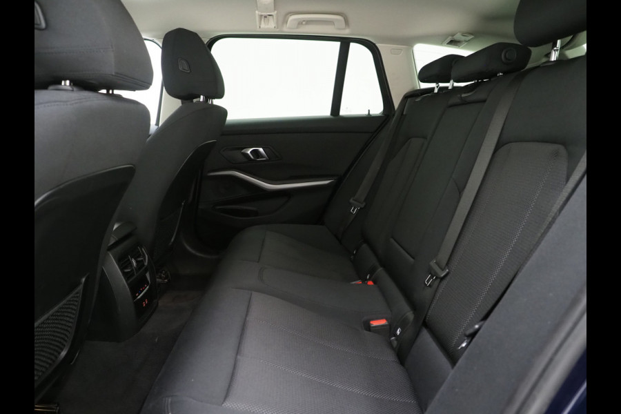 BMW 3 Serie Touring 320e Shadow Line | Trekhaak | Adaptive Cruise | Memory | Stoelverwarming | PDC | Dodehoek | Carplay