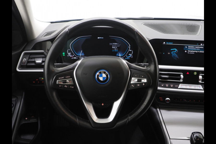 BMW 3 Serie Touring 320e Shadow Line | Trekhaak | Adaptive Cruise | Memory | Stoelverwarming | PDC | Dodehoek | Carplay