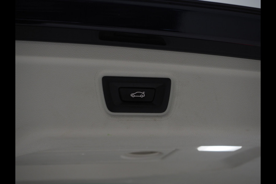 BMW 3 Serie Touring 320e Shadow Line | Trekhaak | Adaptive Cruise | Memory | Stoelverwarming | PDC | Dodehoek | Carplay