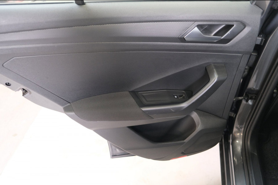 Volkswagen T-Roc 1.5 TSI Style Business Automaat - N.A.P. Airco, Crusie, Navi, PDC, Carplay.