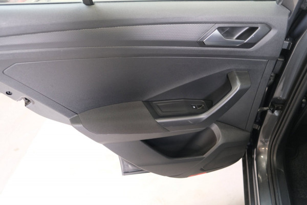 Volkswagen T-Roc 1.5 TSI Style Business Automaat - N.A.P. Airco, Crusie, Navi, PDC, Carplay.