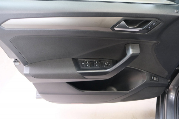 Volkswagen T-Roc 1.5 TSI Style Business Automaat - N.A.P. Airco, Crusie, Navi, PDC, Carplay.