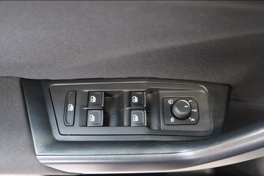 Volkswagen T-Roc 1.5 TSI Style Business Automaat - N.A.P. Airco, Crusie, Navi, PDC, Carplay.