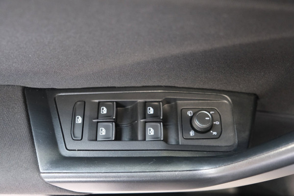 Volkswagen T-Roc 1.5 TSI Style Business Automaat - N.A.P. Airco, Crusie, Navi, PDC, Carplay.
