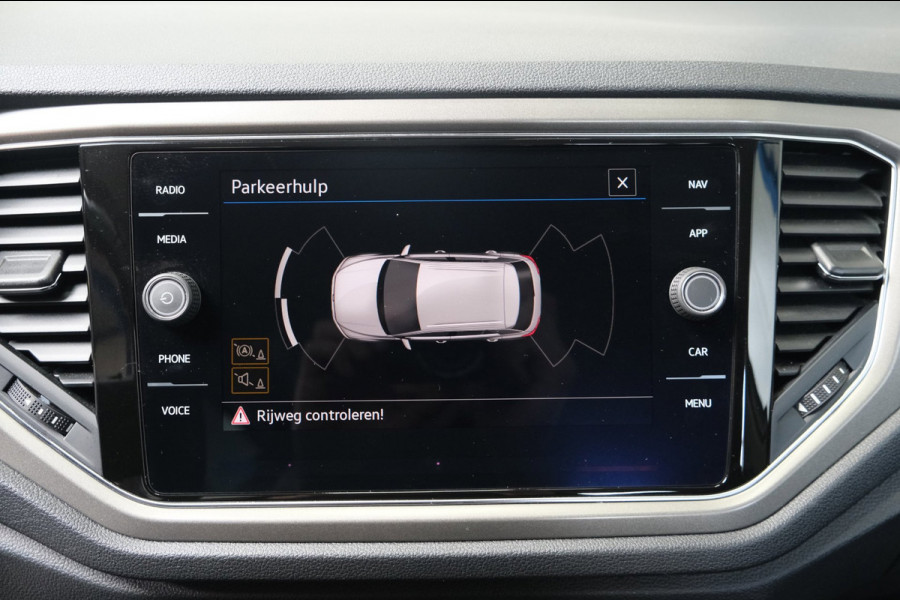Volkswagen T-Roc 1.5 TSI Style Business Automaat - N.A.P. Airco, Crusie, Navi, PDC, Carplay.