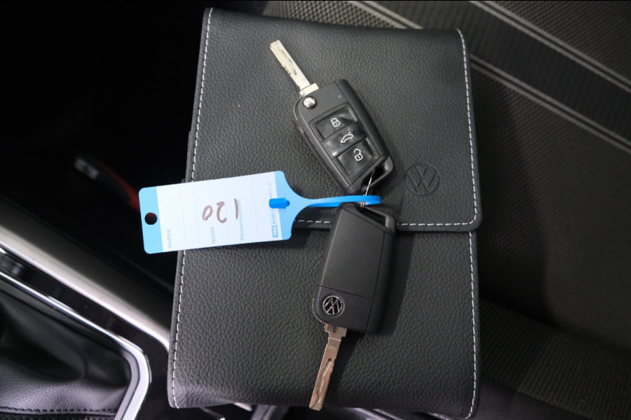 Volkswagen T-Roc 1.5 TSI Style Business Automaat - N.A.P. Airco, Crusie, Navi, PDC, Carplay.