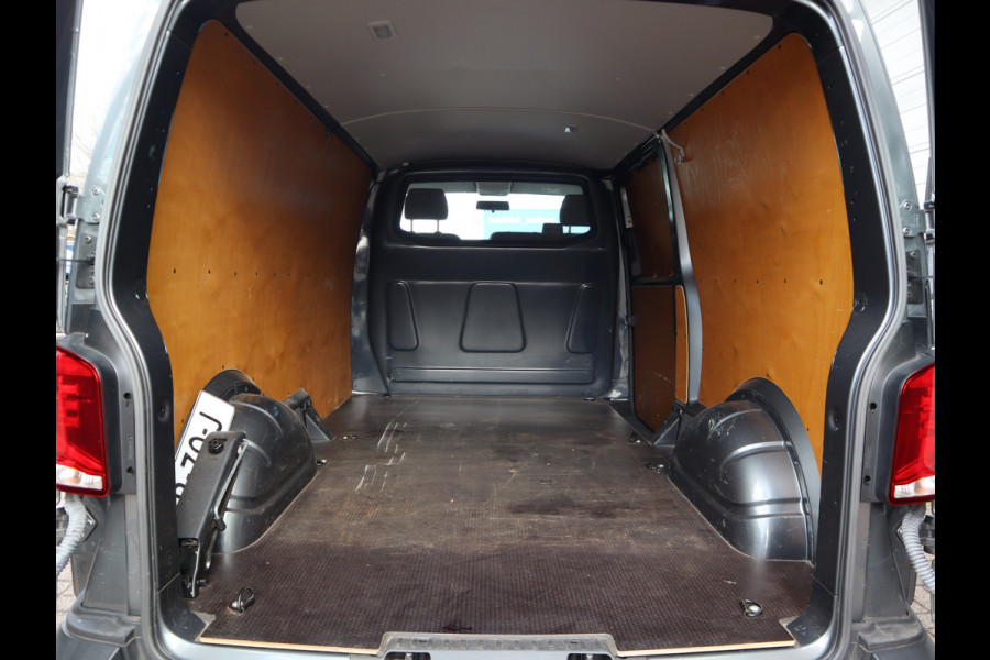 Volkswagen Transporter 2.0 TDI 111pk Euro 6 - Lang L2 - Trekhaak - Cruise - 3 Zits