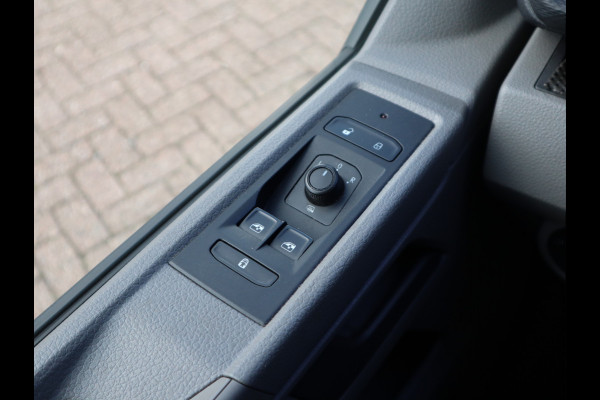 Volkswagen Transporter 2.0 TDI 111pk Euro 6 - Lang L2 - Trekhaak - Cruise - 3 Zits