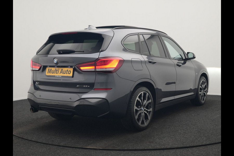 BMW X1 xDrive25e M Sport PHEV 221pk Dealer O.H. | Trekhaak Af Fabriek | Panodak | Adaptive Cruise | Head Up | Camera | Lederen Sportstoelen Memory & Verwarmd | Harman / Kardon | Keyless | Sfeerverlichting | Navigatie | DAB | Plug In Hybrid