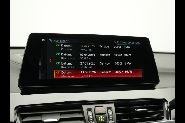 BMW X1 xDrive25e M Sport PHEV 221pk Dealer O.H. | Trekhaak Af Fabriek | Panodak | Adaptive Cruise | Head Up | Camera | Lederen Sportstoelen Memory & Verwarmd | Harman / Kardon | Keyless | Sfeerverlichting | Navigatie | DAB | Plug In Hybrid