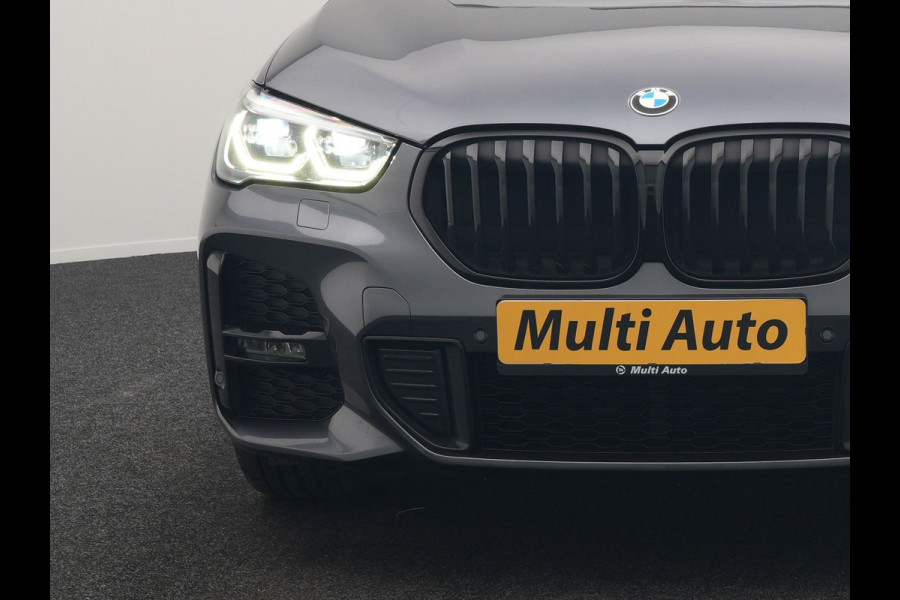 BMW X1 xDrive25e M Sport PHEV 221pk Dealer O.H. | Trekhaak Af Fabriek | Panodak | Adaptive Cruise | Head Up | Camera | Lederen Sportstoelen Memory & Verwarmd | Harman / Kardon | Keyless | Sfeerverlichting | Navigatie | DAB | Plug In Hybrid