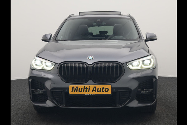 BMW X1 xDrive25e M Sport PHEV 221pk Dealer O.H. | Trekhaak Af Fabriek | Panodak | Adaptive Cruise | Head Up | Camera | Lederen Sportstoelen Memory & Verwarmd | Harman / Kardon | Keyless | Sfeerverlichting | Navigatie | DAB | Plug In Hybrid