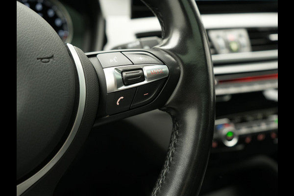 BMW X1 xDrive25e M Sport PHEV 221pk Dealer O.H. | Trekhaak Af Fabriek | Panodak | Adaptive Cruise | Head Up | Camera | Lederen Sportstoelen Memory & Verwarmd | Harman / Kardon | Keyless | Sfeerverlichting | Navigatie | DAB | Plug In Hybrid