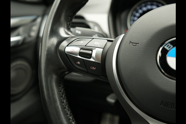 BMW X1 xDrive25e M Sport PHEV 221pk Dealer O.H. | Trekhaak Af Fabriek | Panodak | Adaptive Cruise | Head Up | Camera | Lederen Sportstoelen Memory & Verwarmd | Harman / Kardon | Keyless | Sfeerverlichting | Navigatie | DAB | Plug In Hybrid