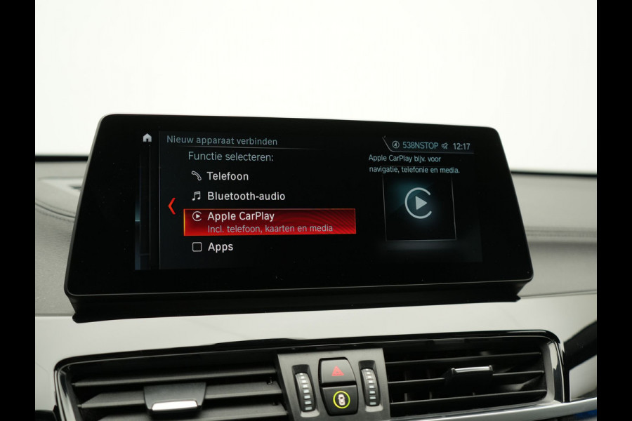 BMW X1 xDrive25e M Sport PHEV 221pk Dealer O.H. | Trekhaak Af Fabriek | Panodak | Adaptive Cruise | Head Up | Camera | Lederen Sportstoelen Memory & Verwarmd | Harman / Kardon | Keyless | Sfeerverlichting | Navigatie | DAB | Plug In Hybrid