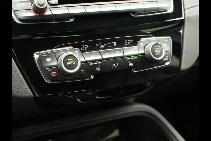 BMW X1 xDrive25e M Sport PHEV 221pk Dealer O.H. | Trekhaak Af Fabriek | Panodak | Adaptive Cruise | Head Up | Camera | Lederen Sportstoelen Memory & Verwarmd | Harman / Kardon | Keyless | Sfeerverlichting | Navigatie | DAB | Plug In Hybrid