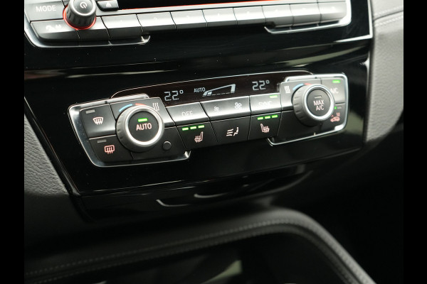 BMW X1 xDrive25e M Sport PHEV 221pk Dealer O.H. | Trekhaak Af Fabriek | Panodak | Adaptive Cruise | Head Up | Camera | Lederen Sportstoelen Memory & Verwarmd | Harman / Kardon | Keyless | Sfeerverlichting | Navigatie | DAB | Plug In Hybrid