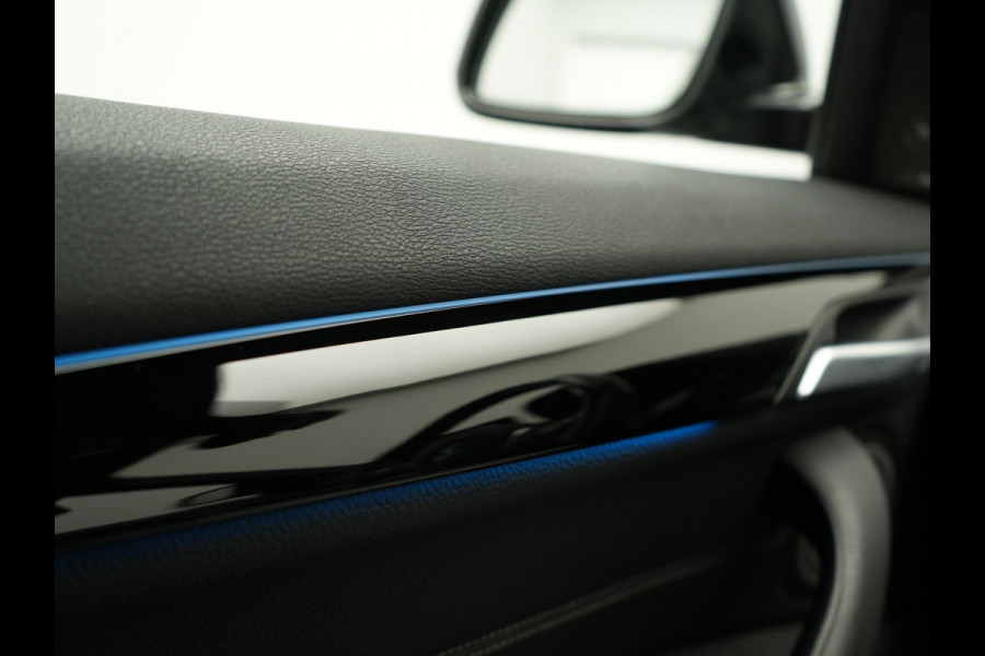 BMW X1 xDrive25e M Sport PHEV 221pk Dealer O.H. | Trekhaak Af Fabriek | Panodak | Adaptive Cruise | Head Up | Camera | Lederen Sportstoelen Memory & Verwarmd | Harman / Kardon | Keyless | Sfeerverlichting | Navigatie | DAB | Plug In Hybrid